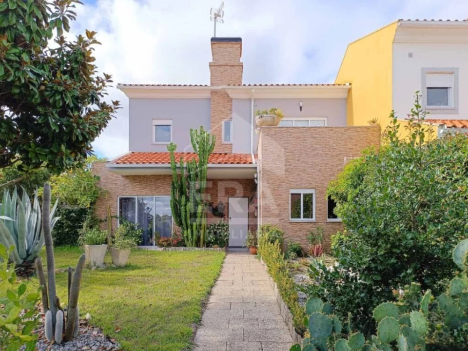 Moradia T3 para Venda em Alquerubim Foto 3