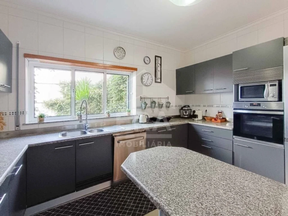 Moradia T3 para Venda em Alquerubim Foto 7