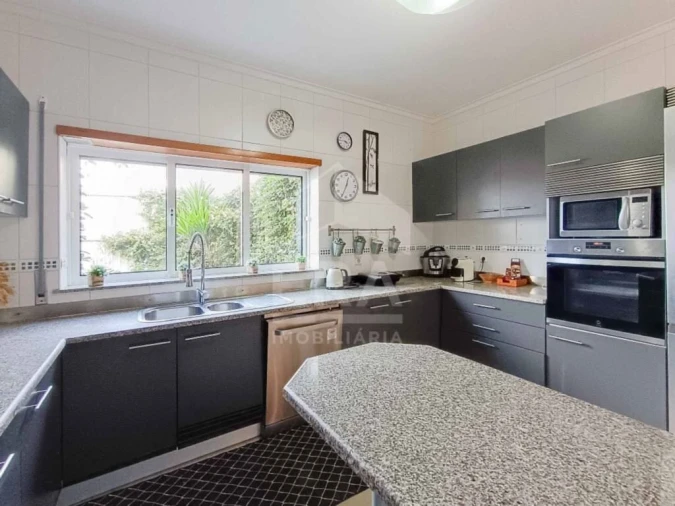 Moradia T3 para Venda em Alquerubim Foto 7