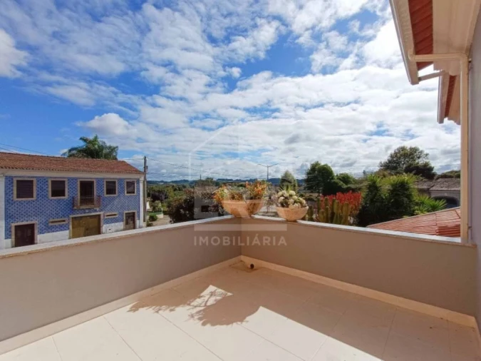 Moradia T3 para Venda em Alquerubim Foto 26