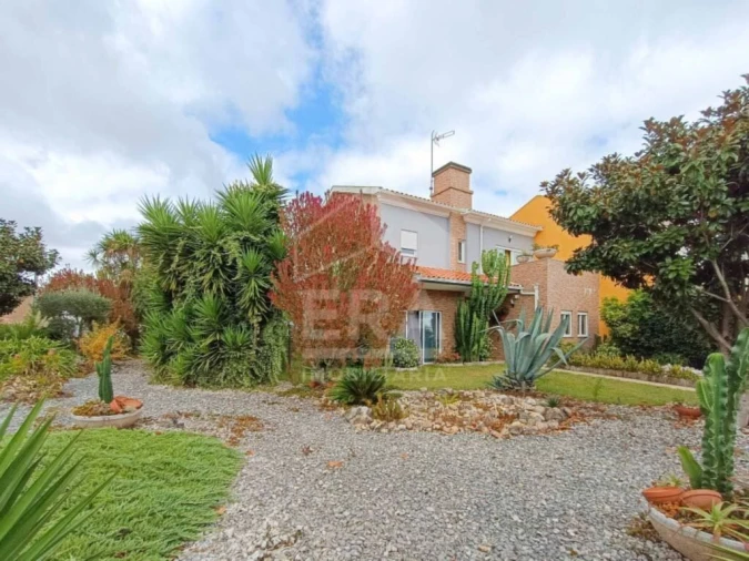 Moradia T3 para Venda em Alquerubim Foto 4