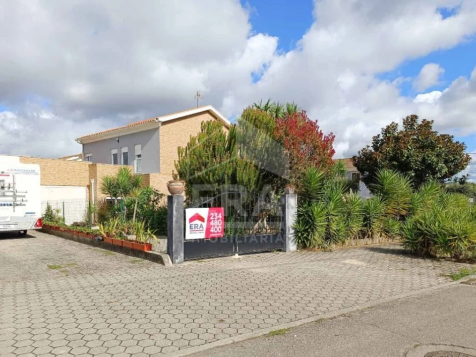 Moradia T3 para Venda em Alquerubim Foto 2