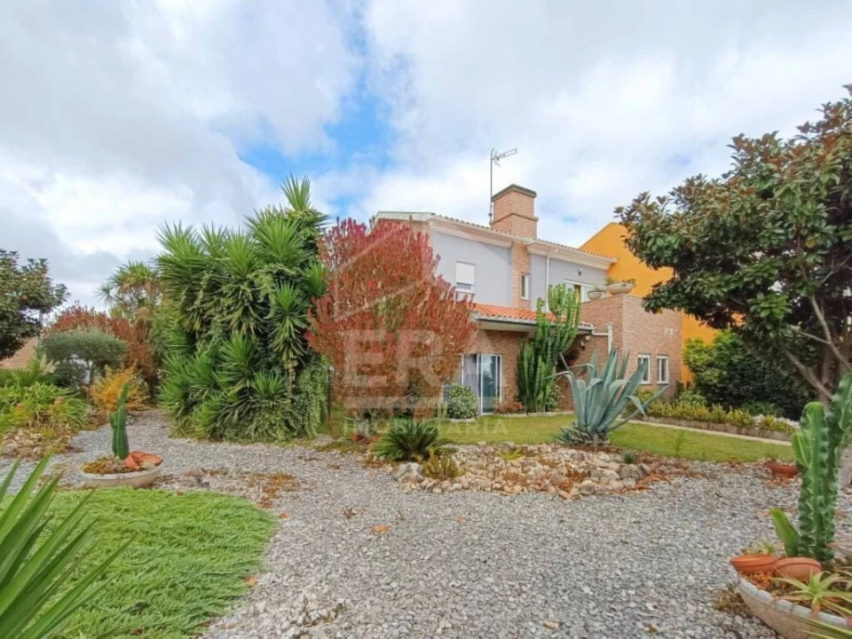 Moradia T3 para Venda em Alquerubim Foto 4