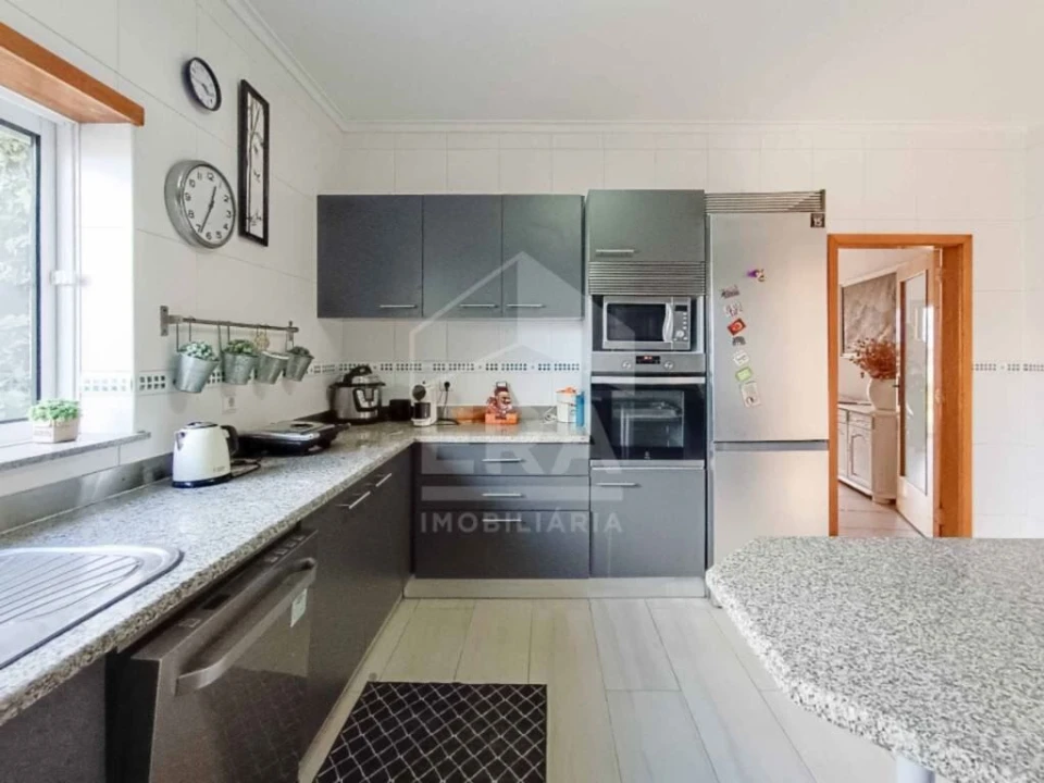 Moradia T3 para Venda em Alquerubim Foto 8