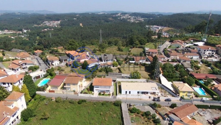 Moradia T4 para Venda em Sanguedo Foto 26