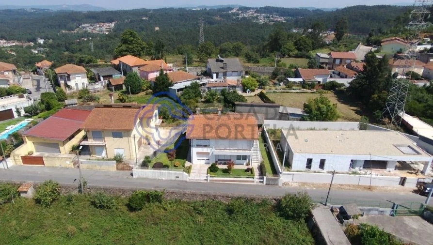 Moradia T4 para Venda em Sanguedo Foto 31