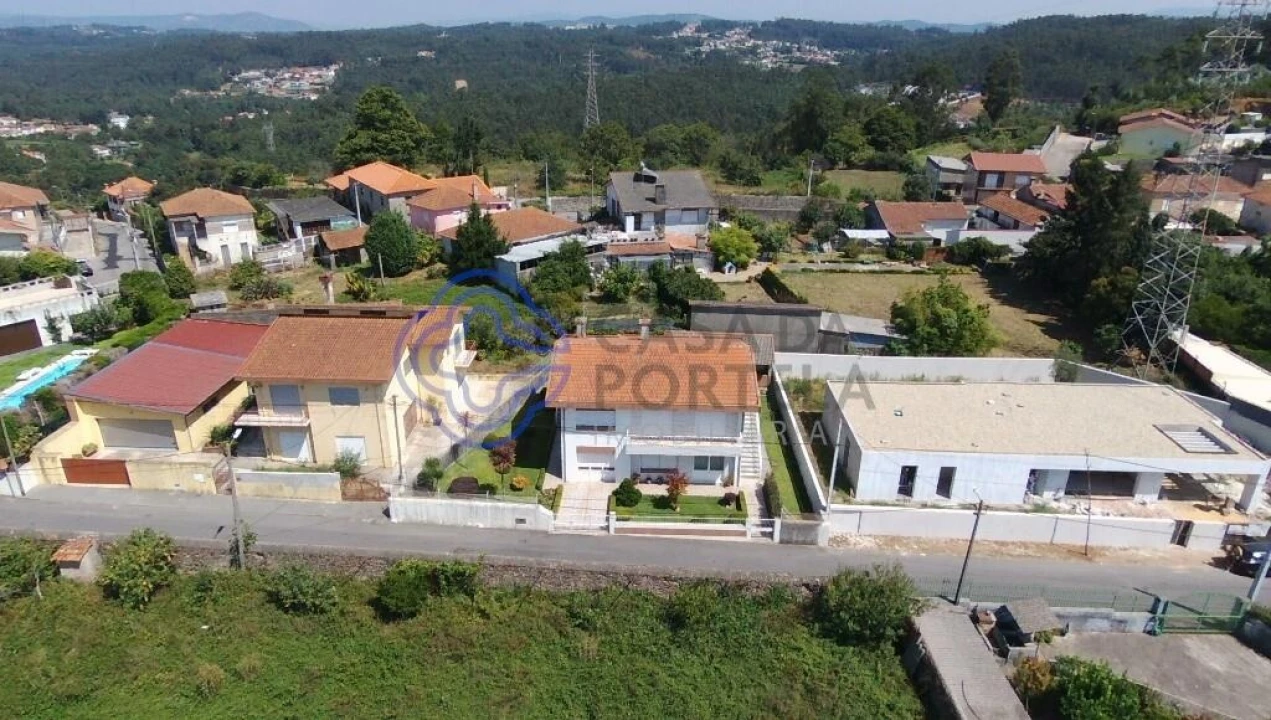 Moradia T4 para Venda em Sanguedo Foto 31