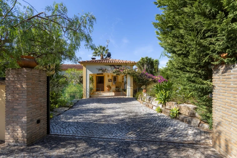 Moradia T4 para Venda em Bensafrim e Barão de São João Foto 2