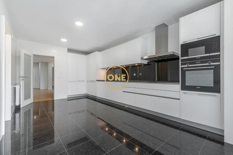 Apartamento T4 para Venda em Antas e Abade de Vermoim Foto 17