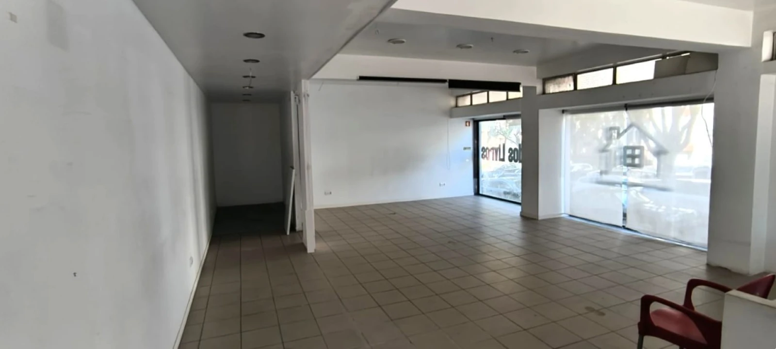 Loja para Arrendamento em Venteira Foto 3