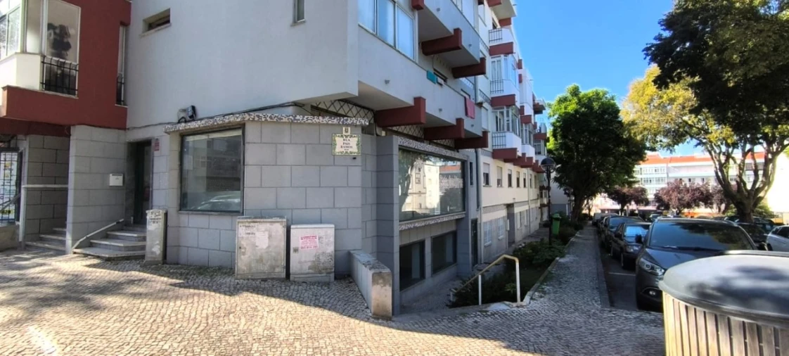 Loja para Arrendamento em Venteira Foto 4