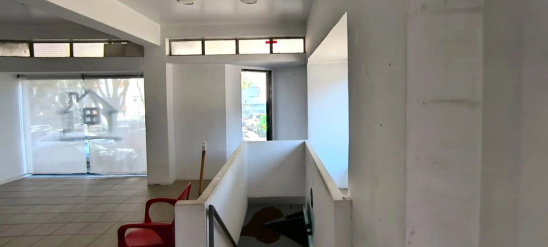 Loja para Arrendamento em Venteira Foto 8