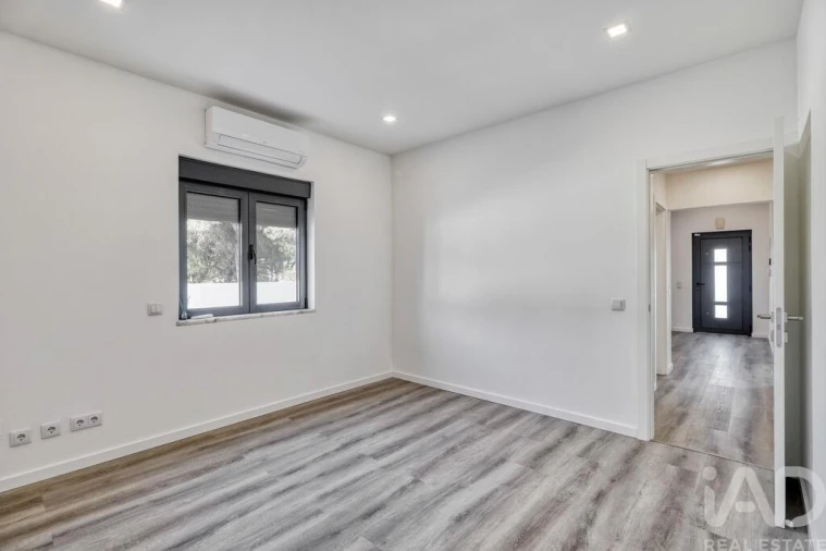 Moradia T7 para Venda em Almancil Foto 32