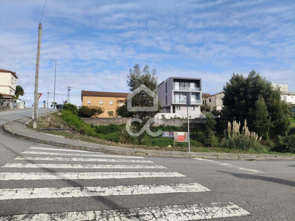 Terreno para Venda em Fânzeres e São Pedro da Cova Foto 2