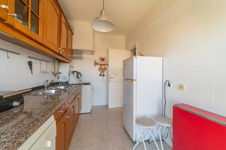 Apartamento T1 para Venda em Carcavelos e Parede Foto 13