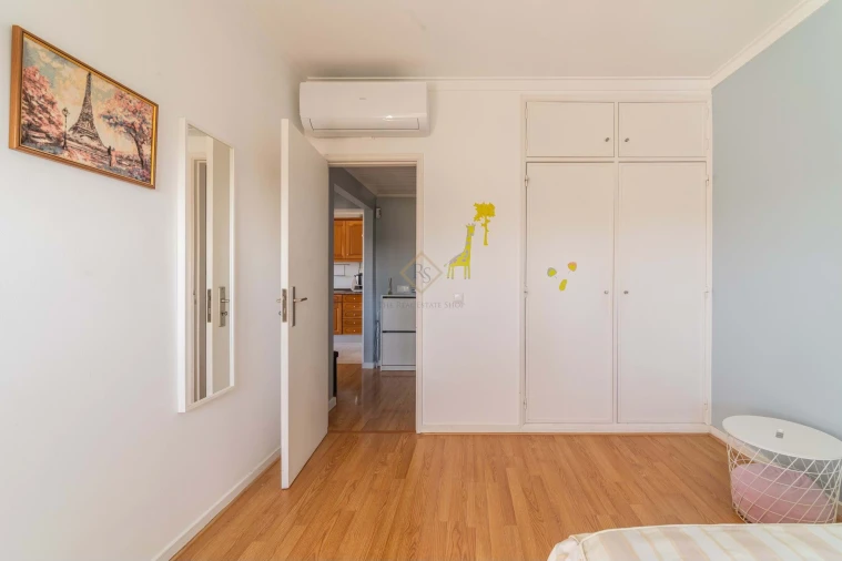 Apartamento T1 para Venda em Carcavelos e Parede Foto 9