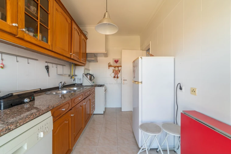 Apartamento T1 para Venda em Carcavelos e Parede Foto 12