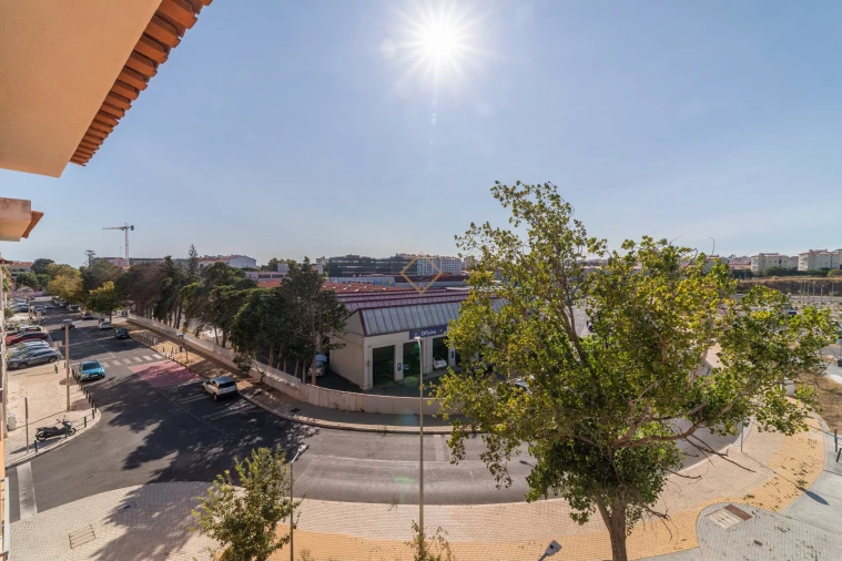 Apartamento T1 para Venda em Carcavelos e Parede Foto 18