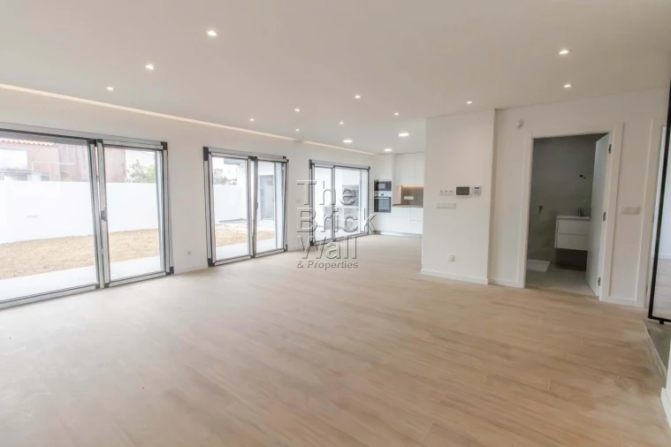 Moradia T4 para Venda em Santa Iria de Azoia, São João da Talha e Bobadela Foto 3