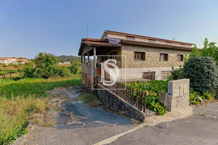 Moradia T4 para Venda em Cossourado Foto 4