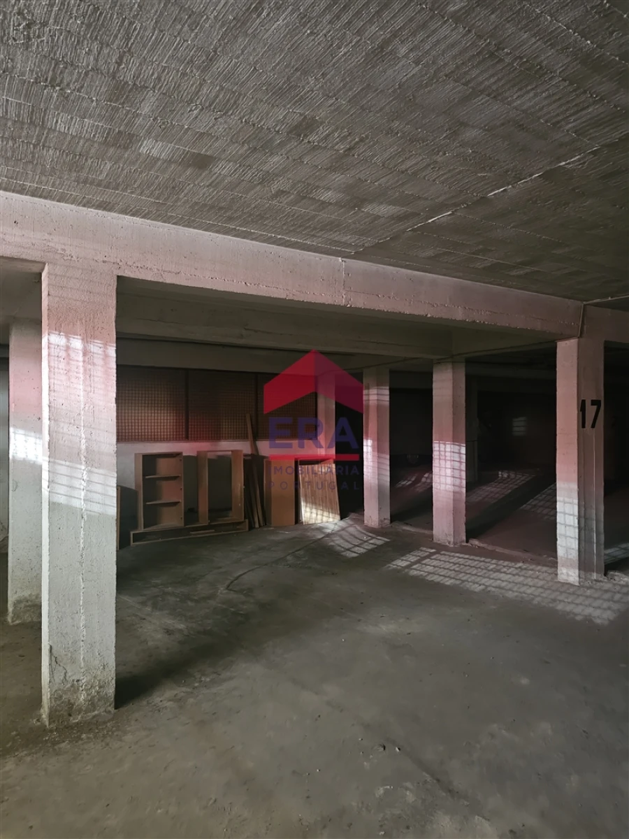 Garagem para Venda em Olhão Foto 4