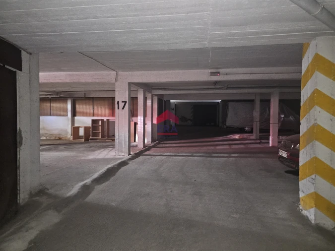 Garagem para Venda em Olhão Foto 10