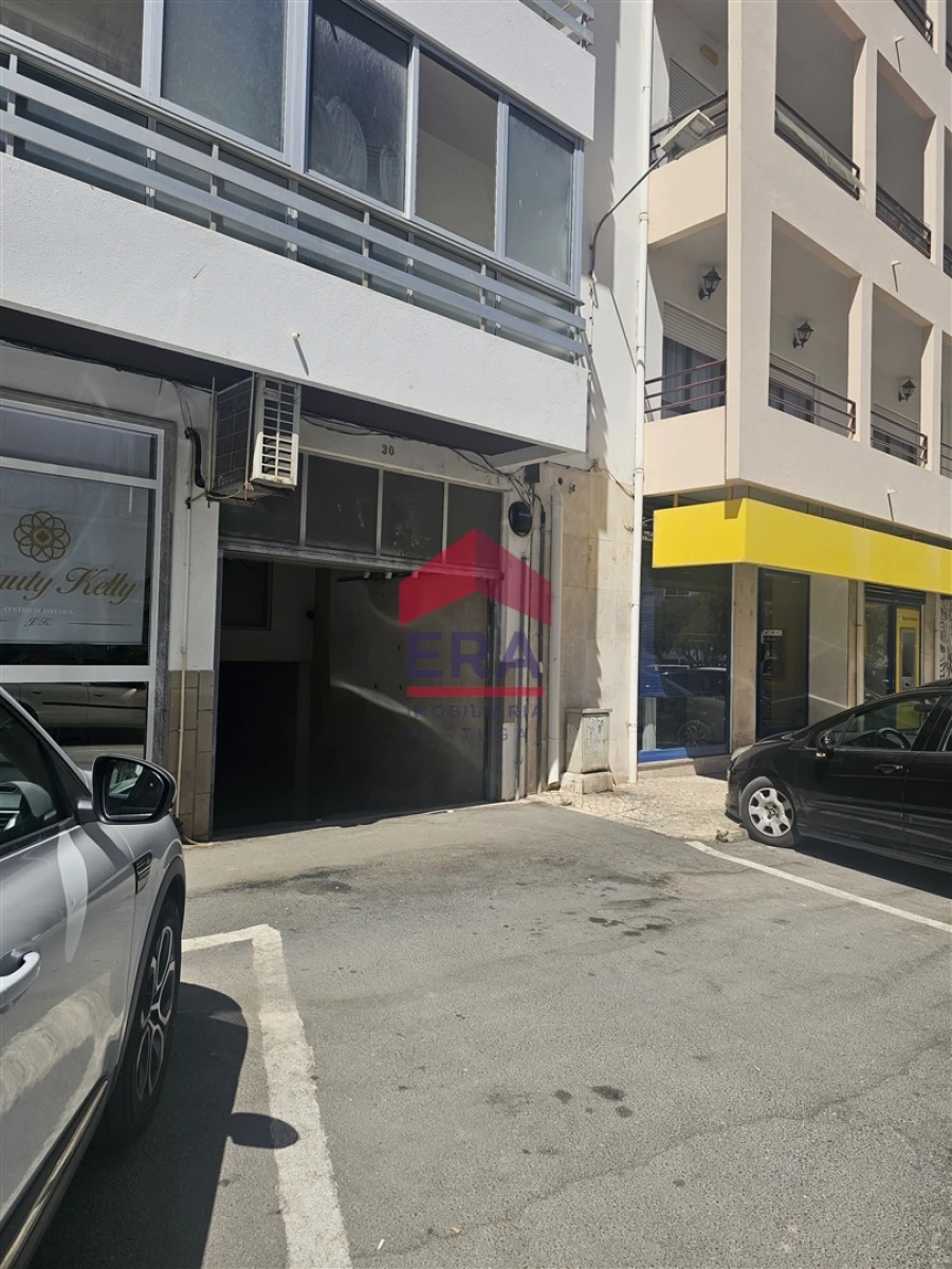 Garagem para Venda em Olhão Foto 1