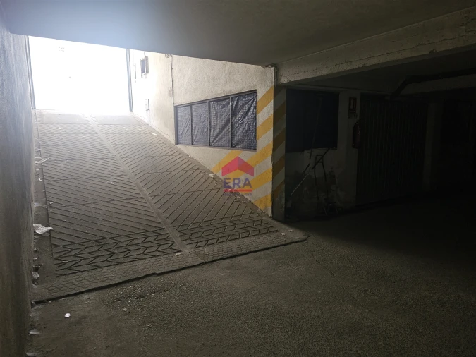 Garagem para Venda em Olhão Foto 13