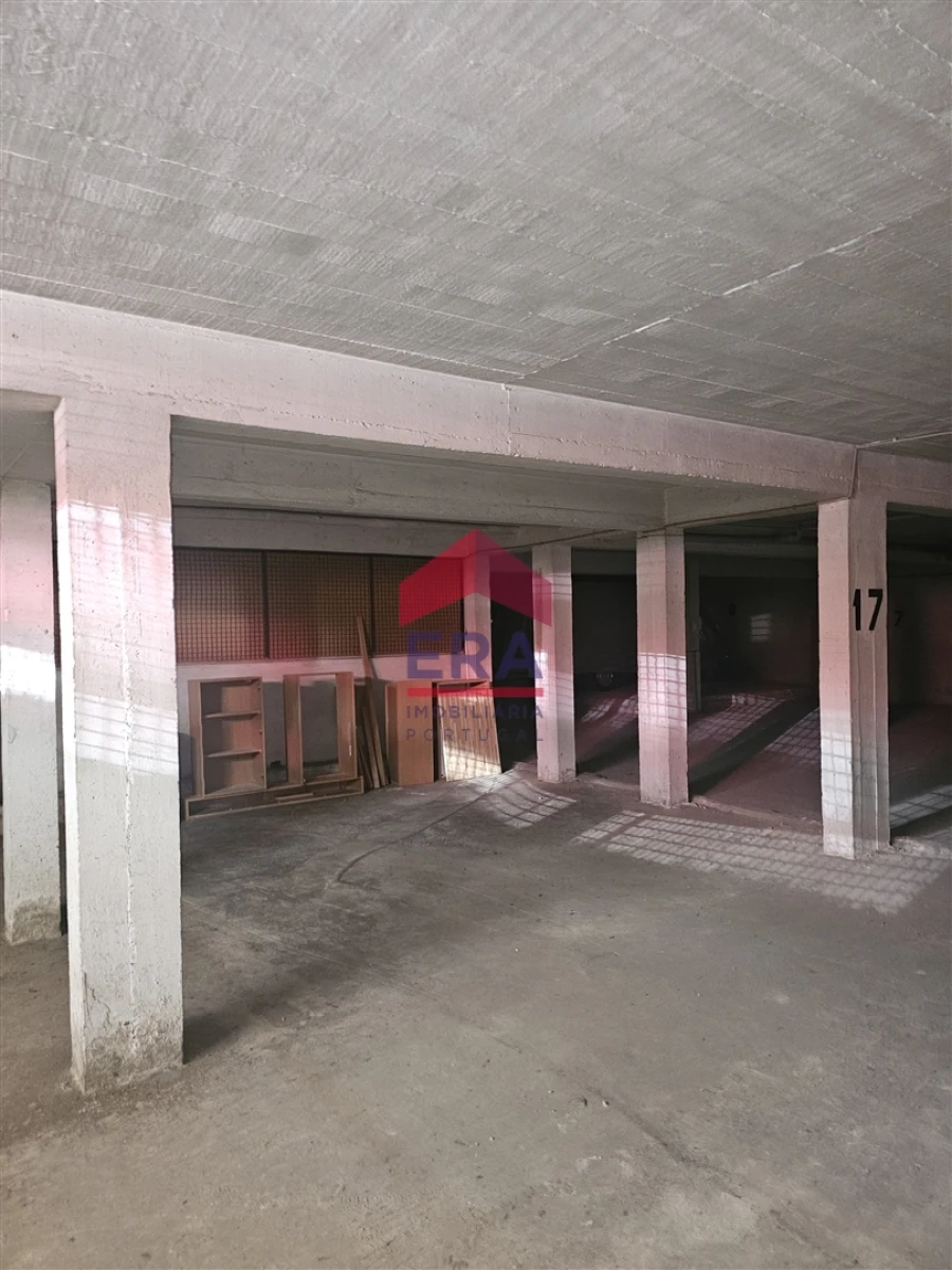 Garagem para Venda em Olhão Foto 8