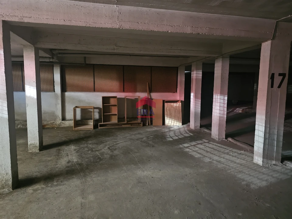 Garagem para Venda em Olhão Foto 6