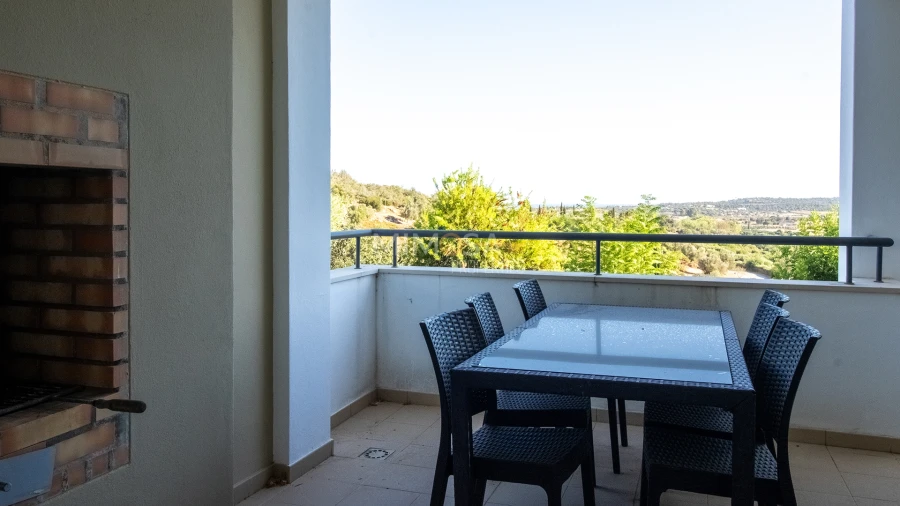 Moradia T2 para Arrendamento em Odiaxere Foto 9