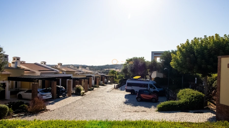 Moradia T2 para Arrendamento em Odiaxere Foto 32