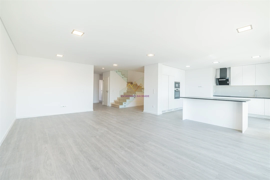 Apartamento T5 para Venda em Montijo e Afonsoeiro Foto 11