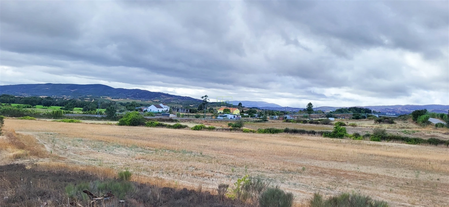Terreno para Venda em Alcaria Foto 3