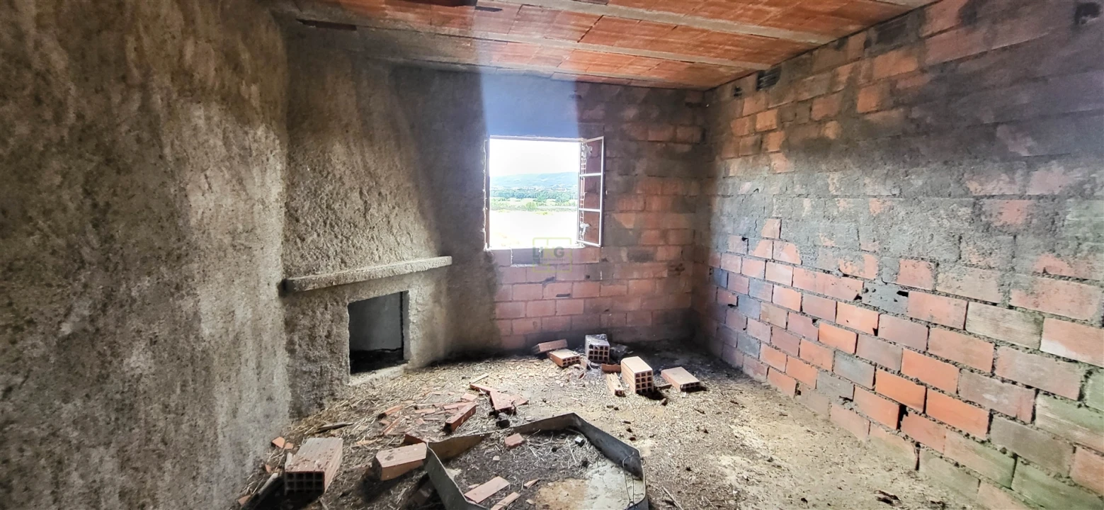 Terreno para Venda em Alcaria Foto 57