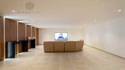 Moradia T5 para Venda em Alvor