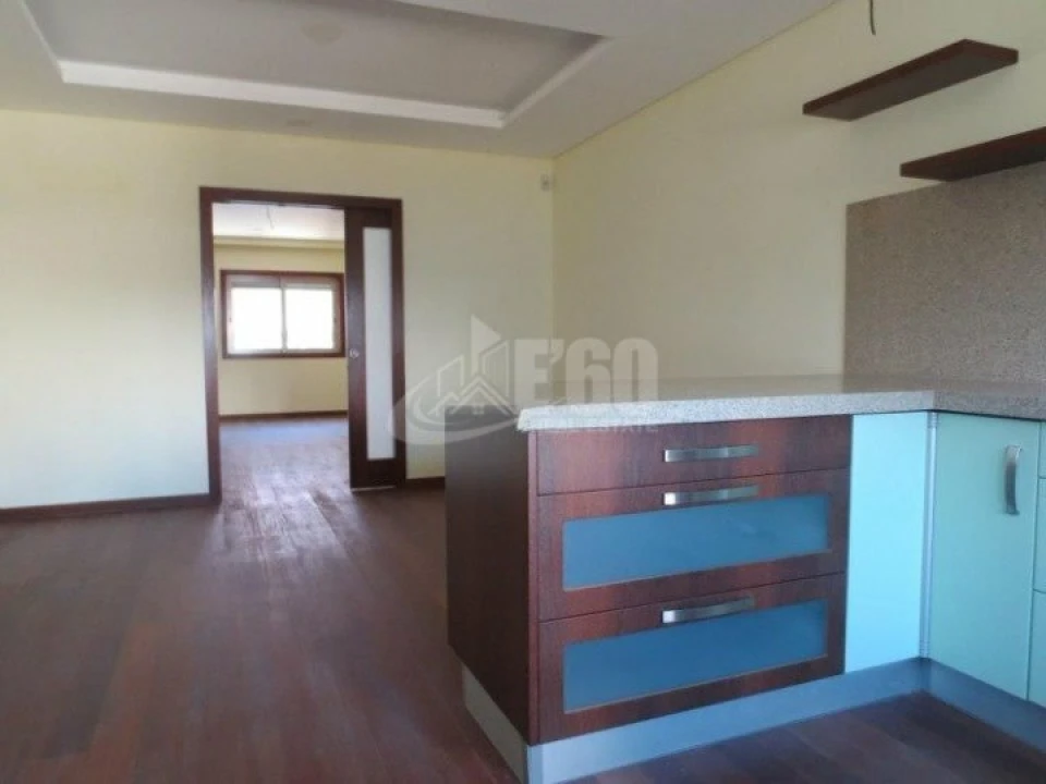 Moradia T4 para Venda em Gulpilhares e Valadares Foto 4