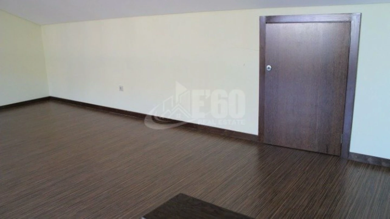 Moradia T4 para Venda em Gulpilhares e Valadares Foto 9
