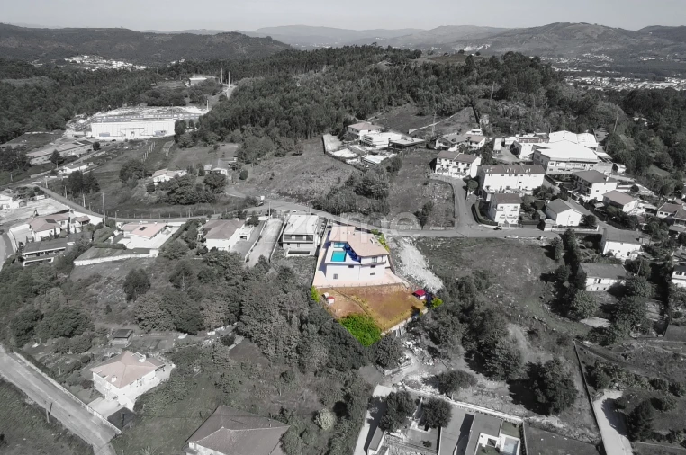 Moradia T3 para Venda em Oliveira, São Paio e São Sebastião Foto 48