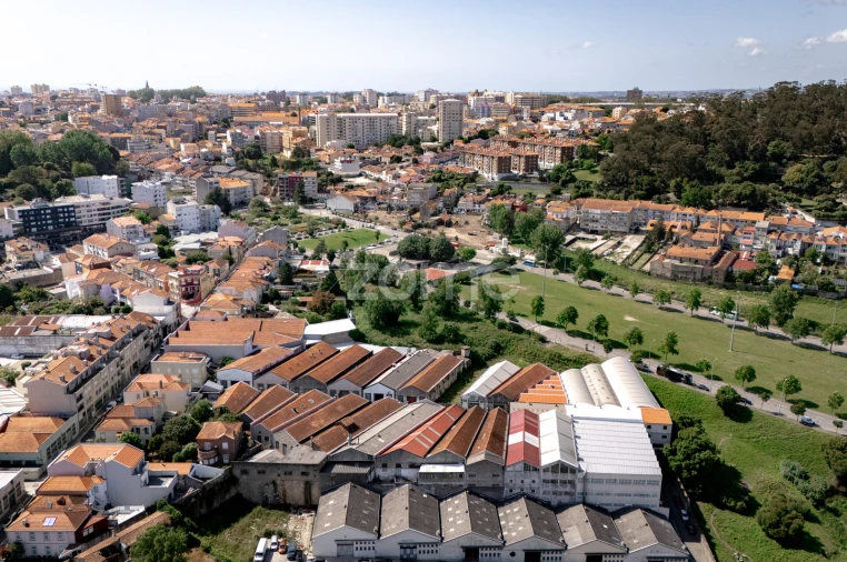 Terreno Comércio / Armazém para Arrendamento em Campanhã Foto 21