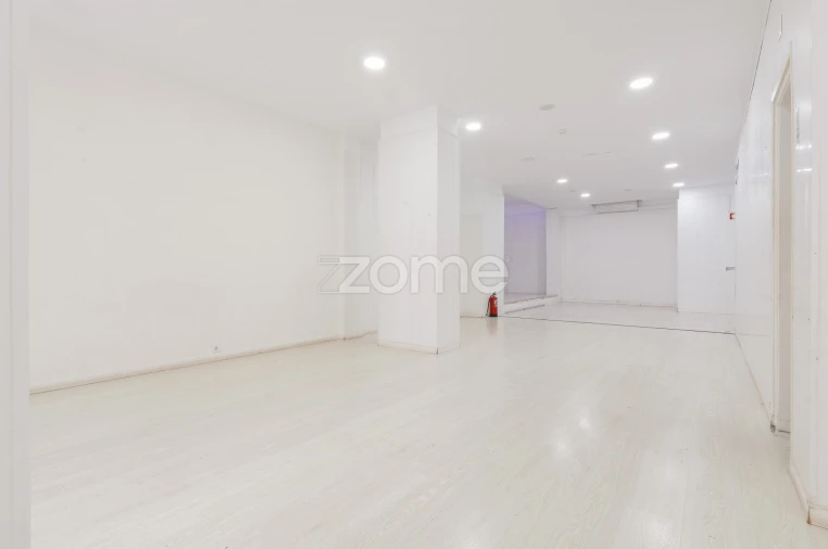 Negócio para Arrendamento em Massamá e Monte Abraão Foto 4