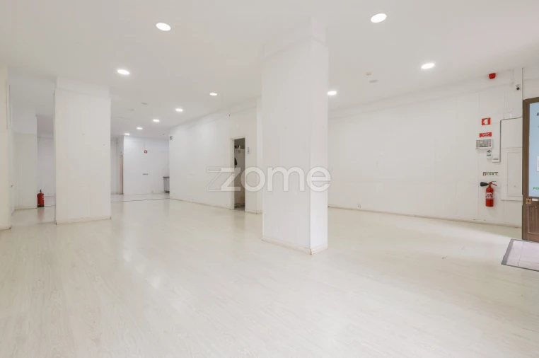 Negócio para Arrendamento em Massamá e Monte Abraão Foto 6