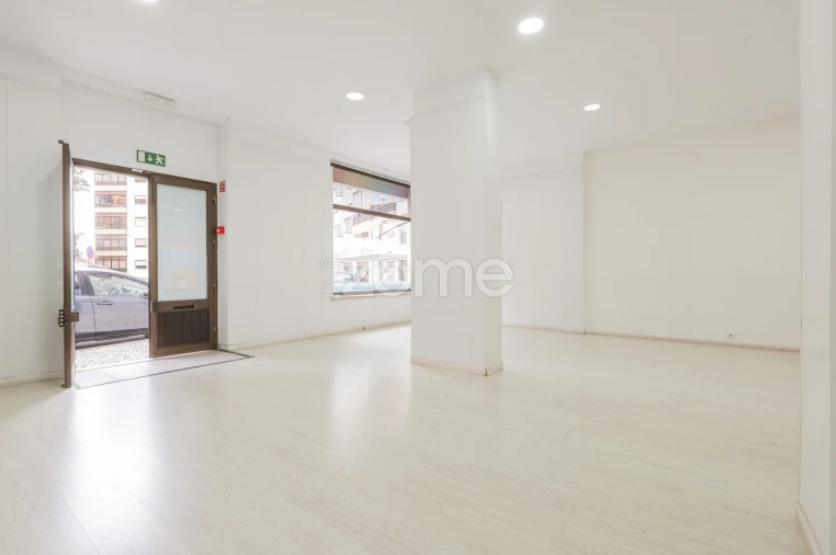 Negócio para Arrendamento em Massamá e Monte Abraão Foto 8