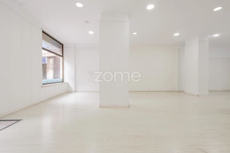 Negócio para Arrendamento em Massamá e Monte Abraão Foto 9