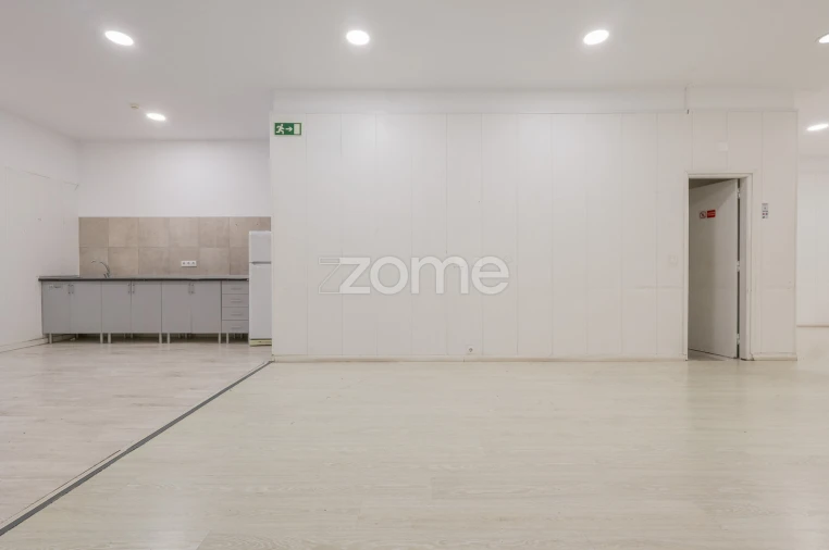 Negócio para Arrendamento em Massamá e Monte Abraão Foto 18