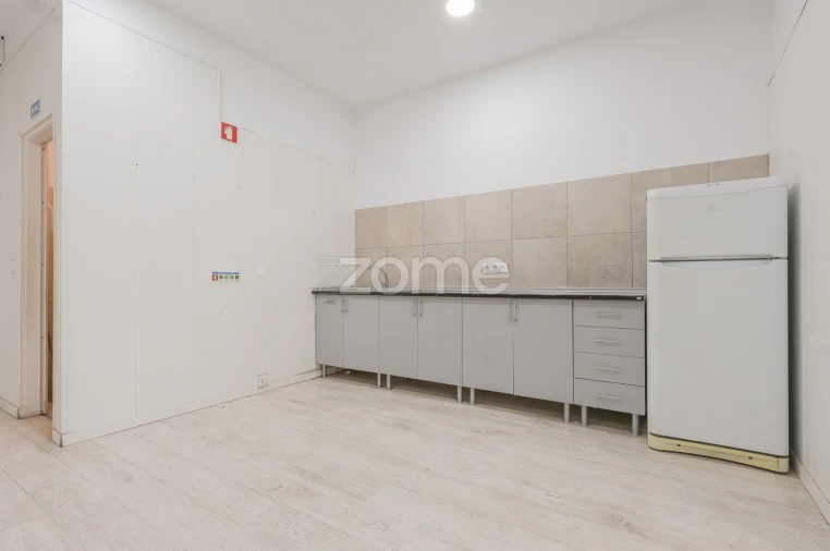 Negócio para Arrendamento em Massamá e Monte Abraão Foto 15