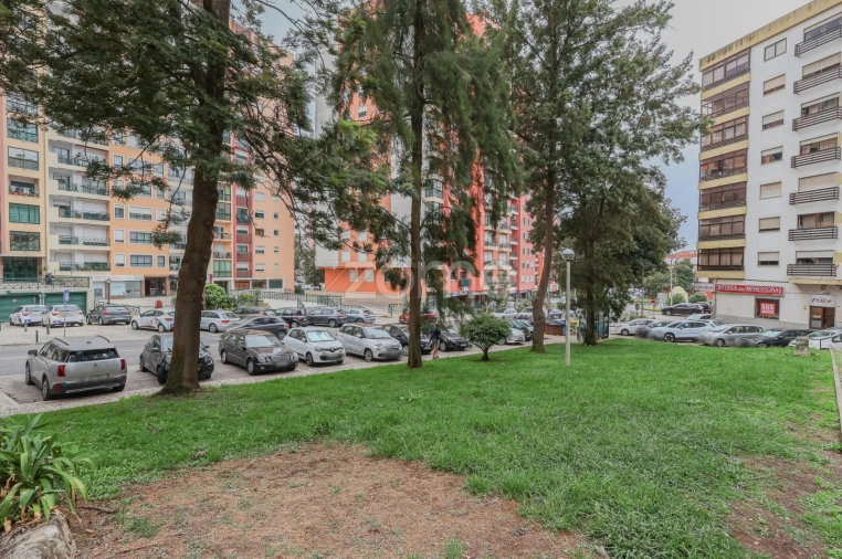 Negócio para Arrendamento em Massamá e Monte Abraão Foto 21