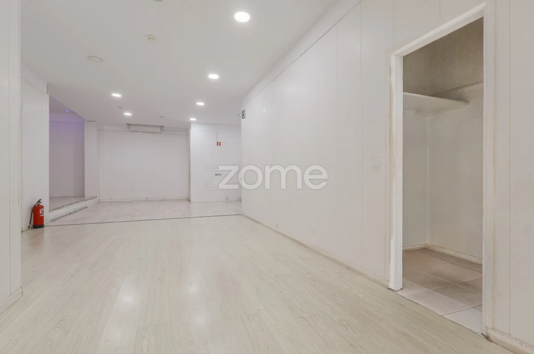 Negócio para Arrendamento em Massamá e Monte Abraão Foto 11