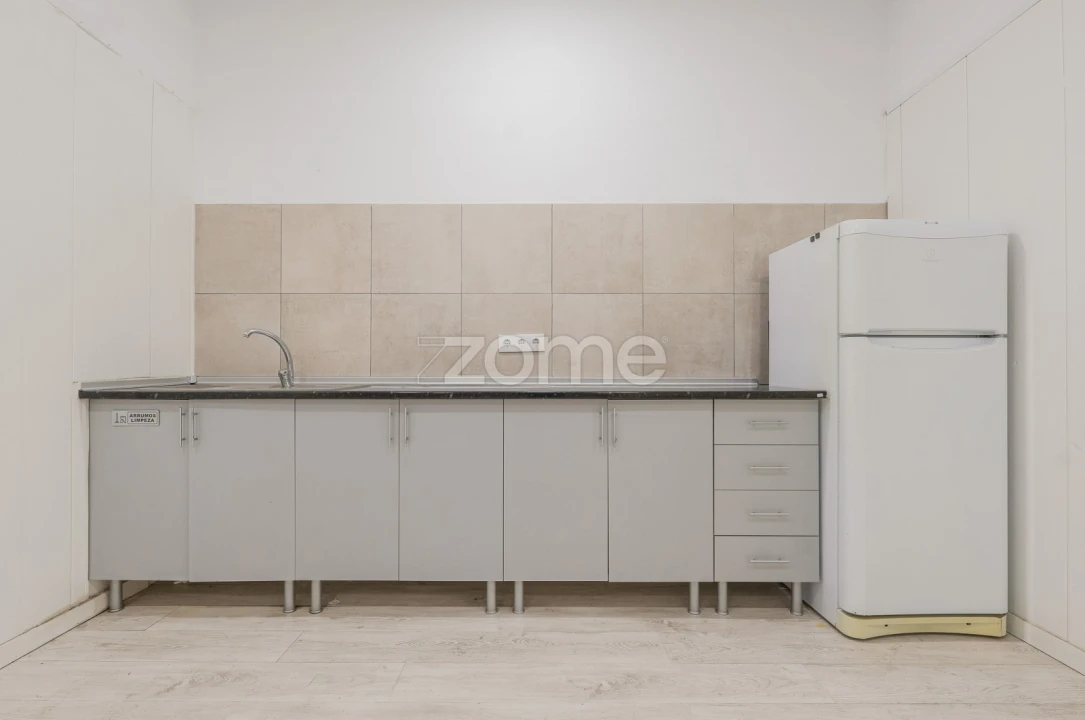 Negócio para Arrendamento em Massamá e Monte Abraão Foto 1