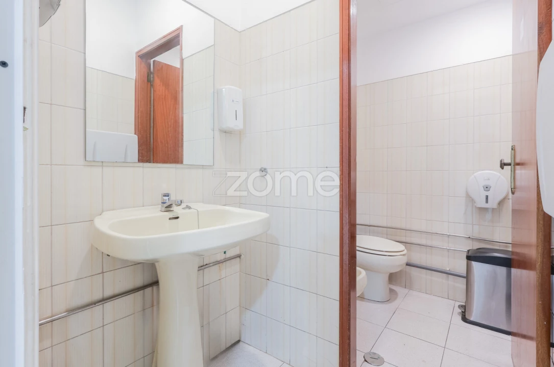 Negócio para Arrendamento em Massamá e Monte Abraão Foto 24